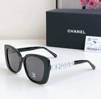 *CHANEL**